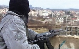 FSA-Mitglied mit Sturmgewehr