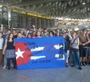 Die Brigade "Batalla de ideas" am Flughafen Frankfurt