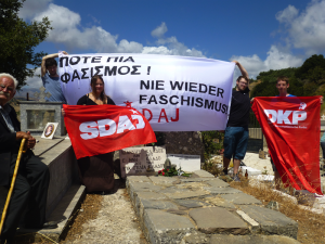 Die Delegation von DKP und SDAJ ehrte die gefallenen WiderstandskämpferInnen und GenossInnen die von den Faschisten ermordet wurden. Nie wieder Krieg! Nie wieder Faschismus!