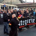 "HoGeSa" nennen sich die Schläger in Köln. Sie haben weitere Aufmärsche angedroht.