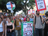 Israeliten demonstrieren gegen das Massaker im Gaza Streifen