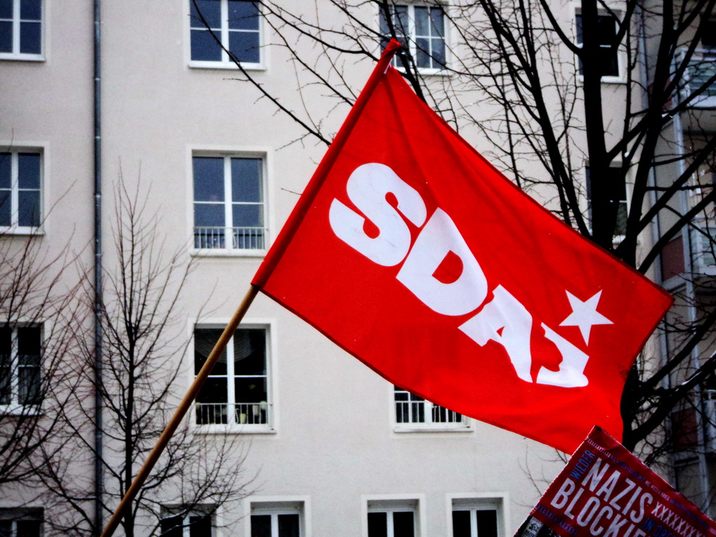 ¡No pasarán! Massenblockaden verhindern Naziaufmarsch in Dresden