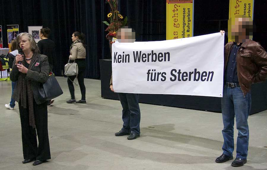 Bochum: Protest gegen die Bundeswehr
