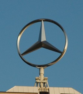 Mercedes-Stern_Stuttgart-Moehringen_2005