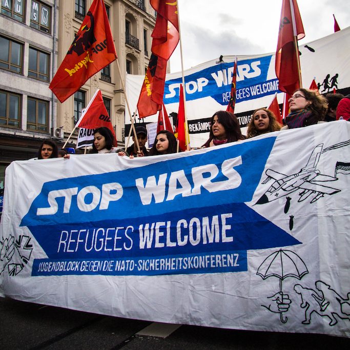 „Stop wars! Refugees welcome!“