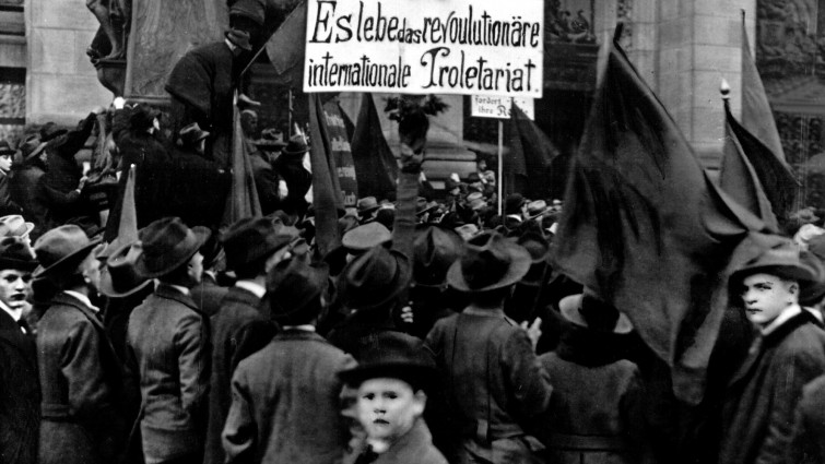 Interview: Die Novemberrevolution und ihre Auswirkungen auf Betriebe und Schulen (POSITION #4/18)